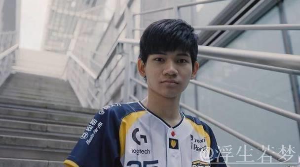 JDG中单选手HongQ发布ins：初雪来了